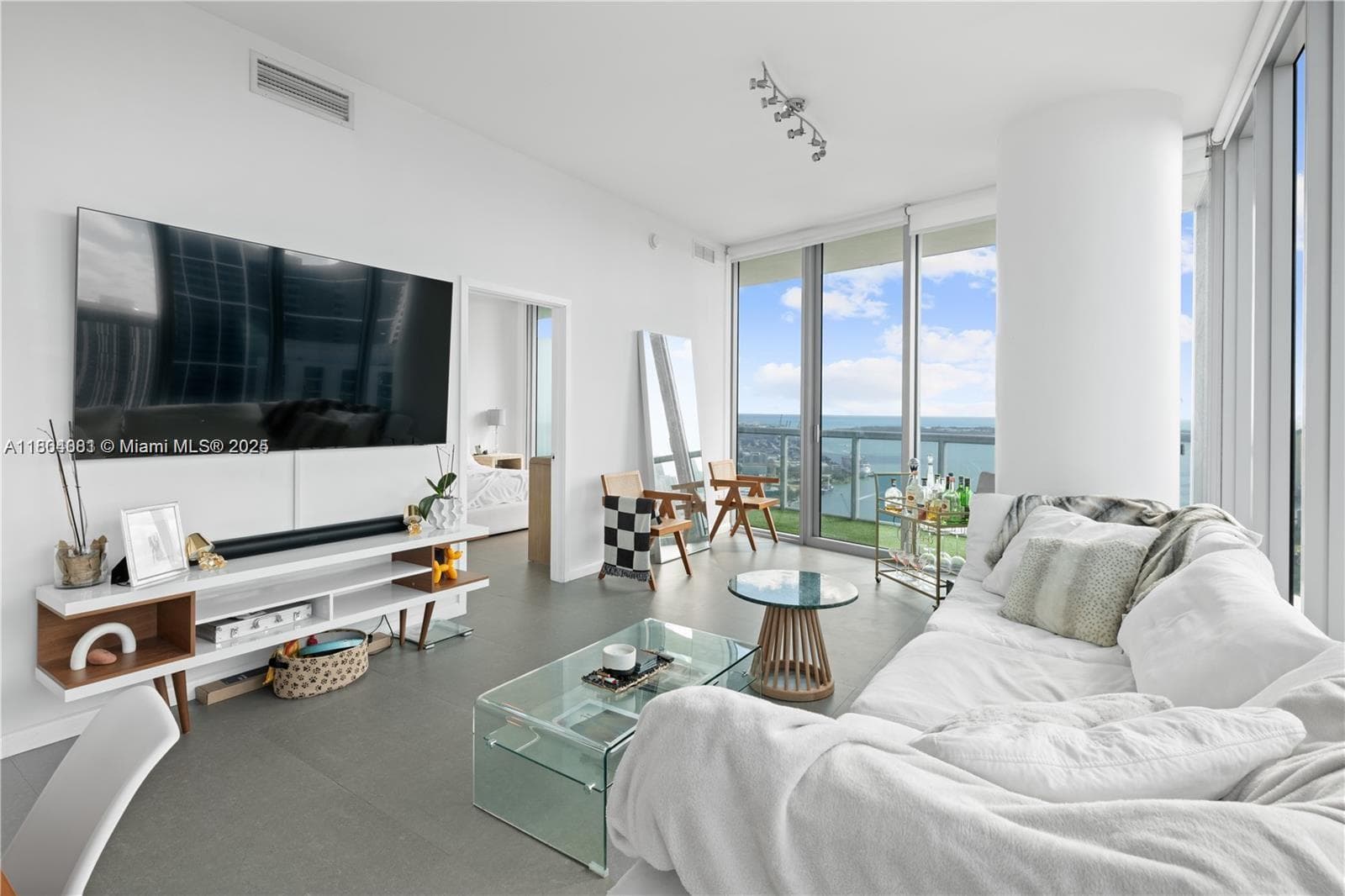 Marina Blue Unit 4801 condo rented at 888 Biscayne Blvd # 4801, Miami FL 33132
