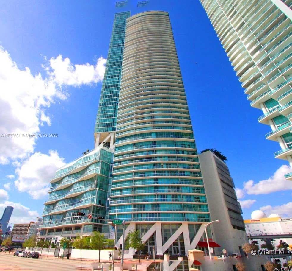 Marina Blue Unit 4304 condo rented at 888 Biscayne Blvd # 4304, Miami FL 33132