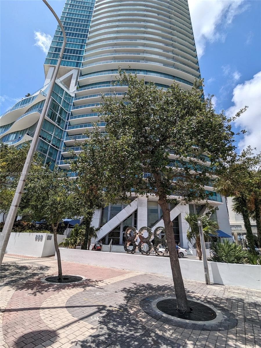Marina Blue Unit 4702 condo rented at 888 Biscayne Blvd # 4702, Miami FL 33132