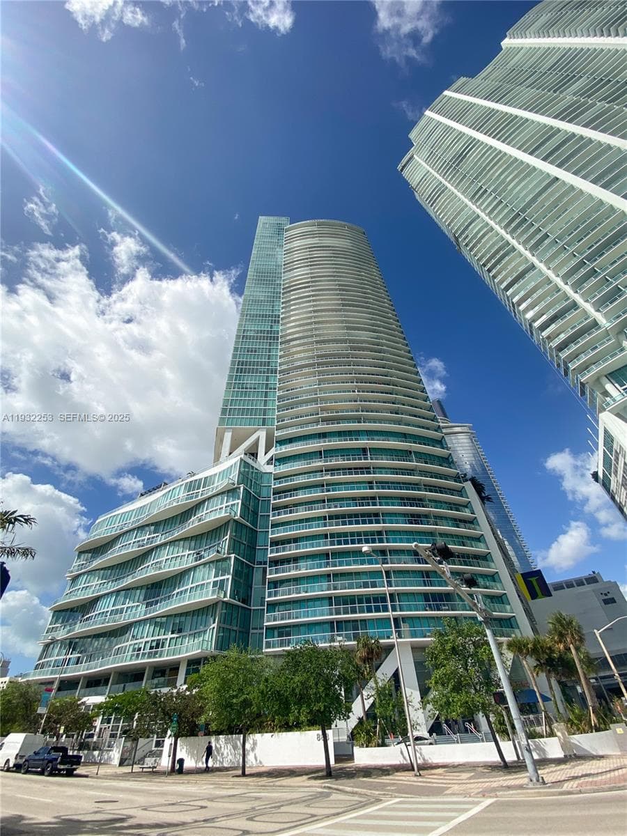 Marina Blue Unit 609 condo rented at 888 Biscayne Blvd # 609, Miami FL 33132
