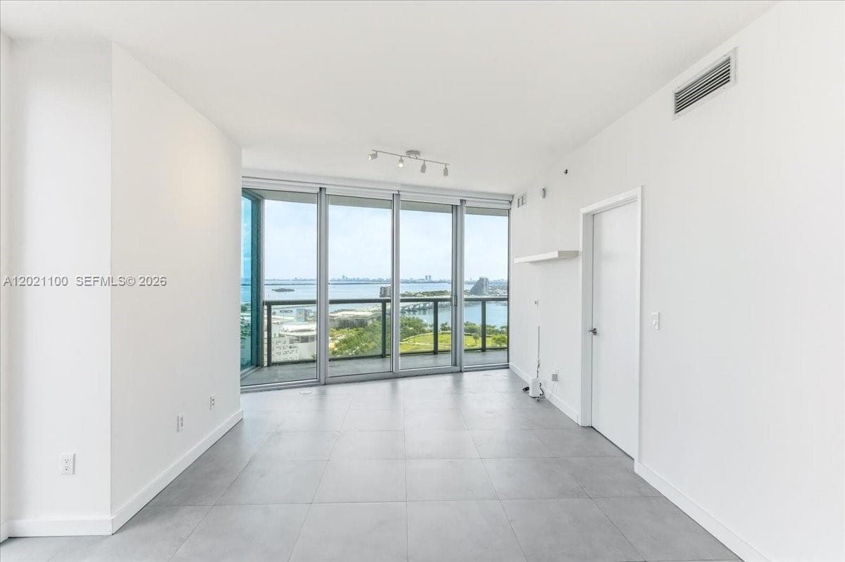 Marina Blue Unit 2212 condo rented at 888 Biscayne Blvd # 2212, Miami FL 33132