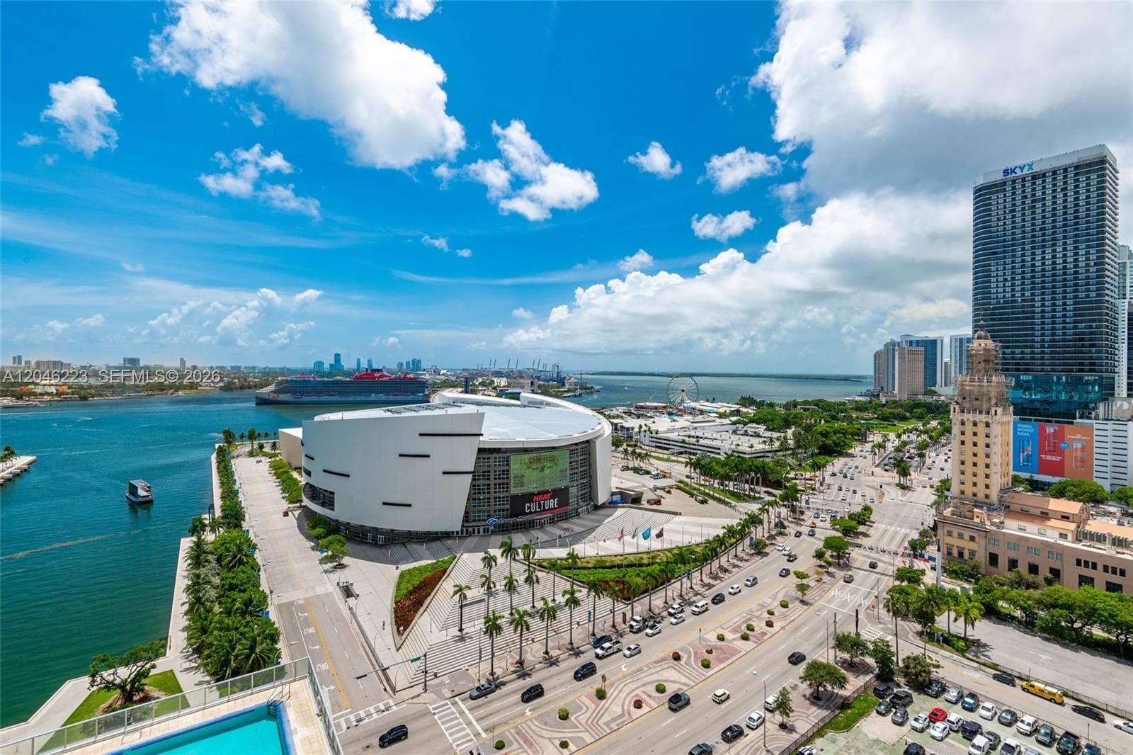 Marina Blue Unit 2002 condo pending at 888 Biscayne Blvd # 2002, Miami FL 33132